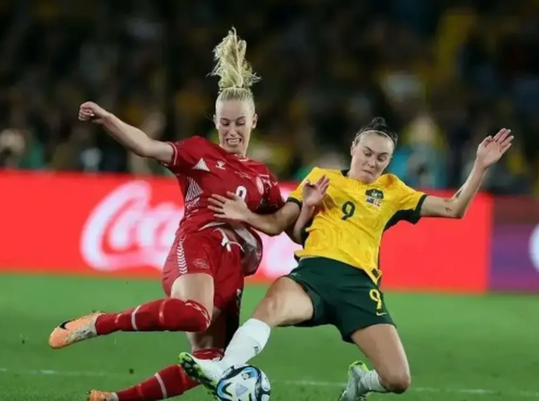 包含瑞典队挑战澳大利亚，争取女足世界杯四强名额的词条