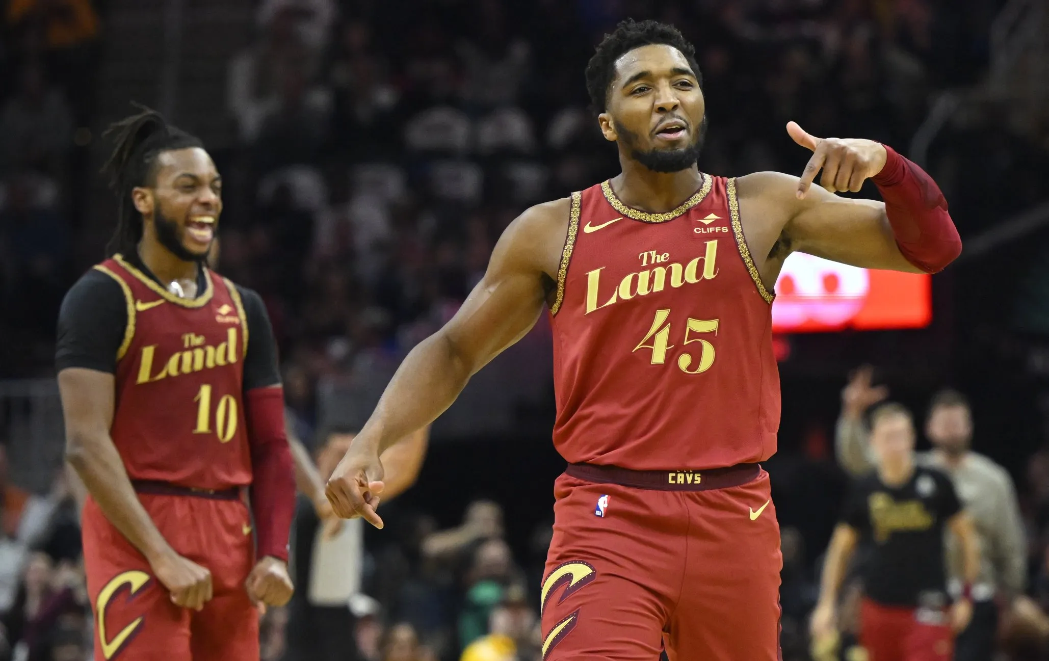 包含联盟最佳球员表现出色，率领球队取得惊人胜利的词条