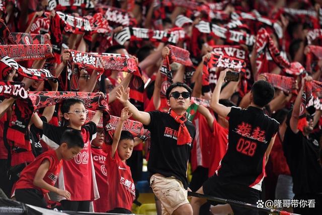 比赛中精彩瞬间引爆球迷激情