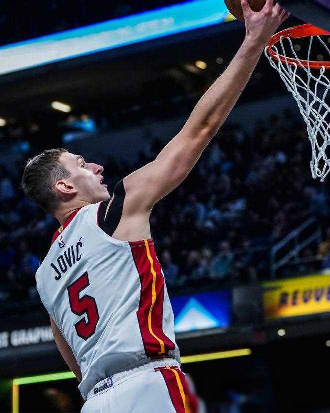 步行者陷入低谷,助攻爆棚连败,巴特勒球队命运悬念!的简单介绍